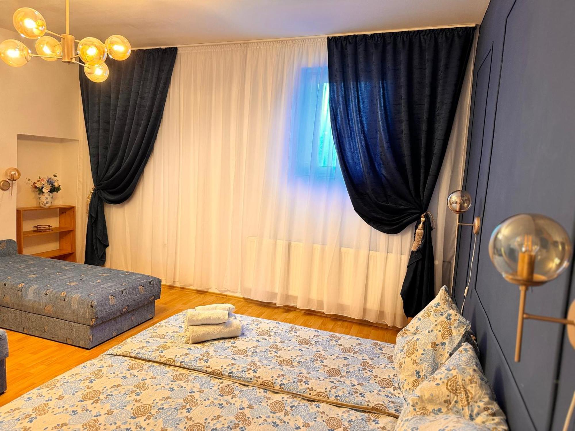 Hotel Pensiunea Schwartzy à Makó Extérieur photo