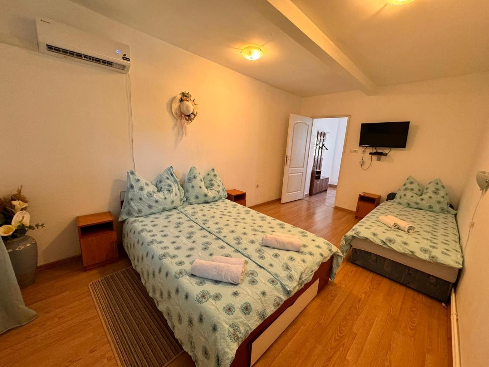 Hotel Pensiunea Schwartzy à Makó Extérieur photo