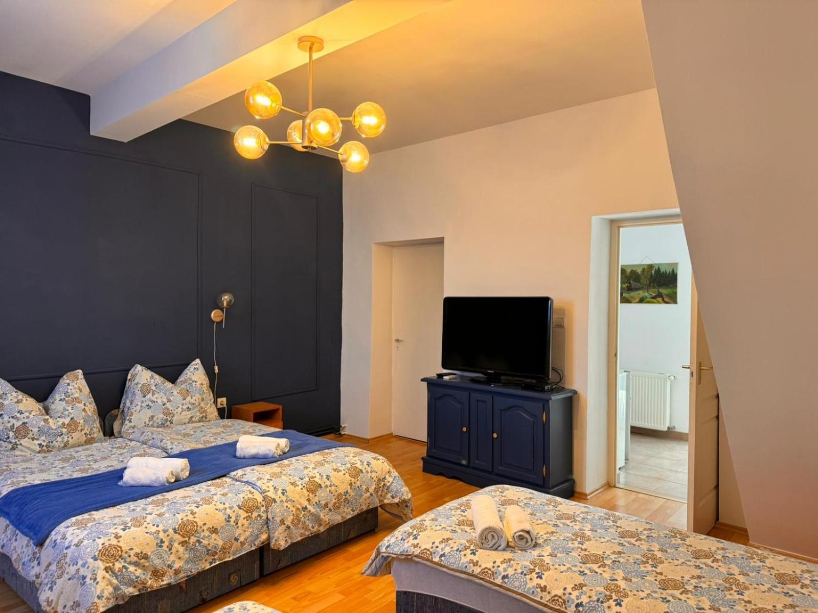 Hotel Pensiunea Schwartzy à Makó Extérieur photo