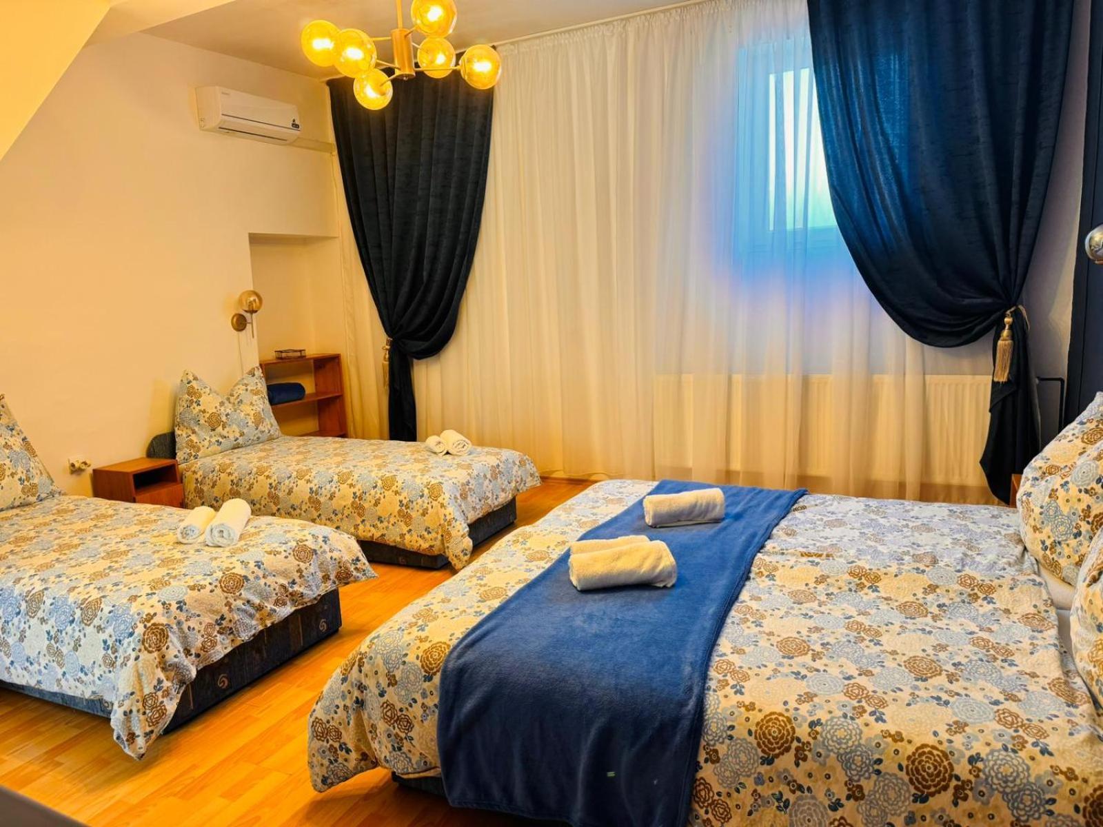 Hotel Pensiunea Schwartzy à Makó Extérieur photo